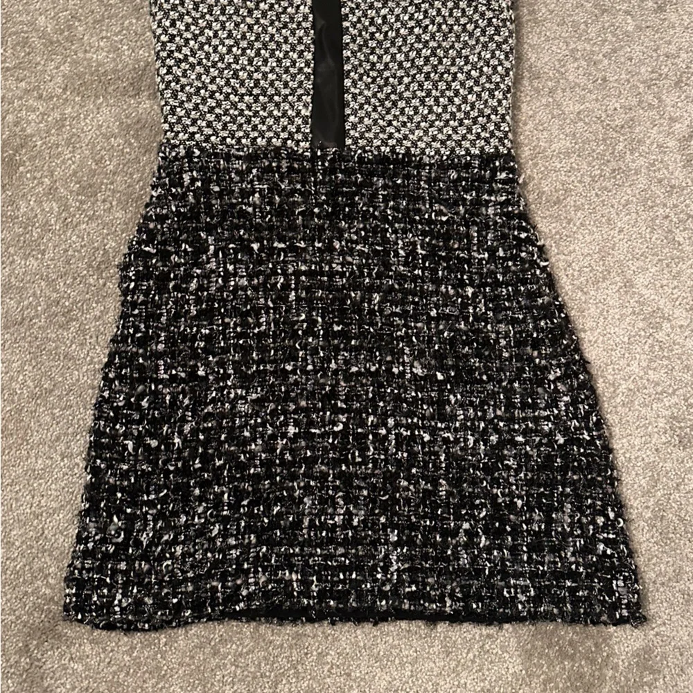 Stunning black tweed dress with leather detailing has pockets, brand new - Picture 4 of 6